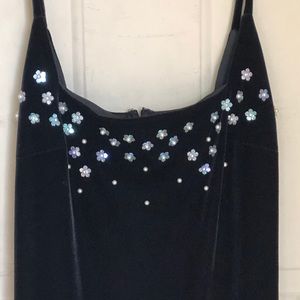 Very simple long black dress. Perfect for a gala